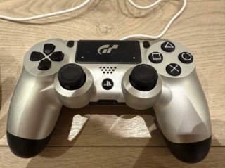 PS4 Pro 1TB Branco c/ Câmera e 2 Controles