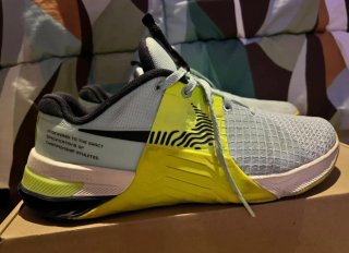 Nike Metcon 8 - Azul turquesa y amarillo