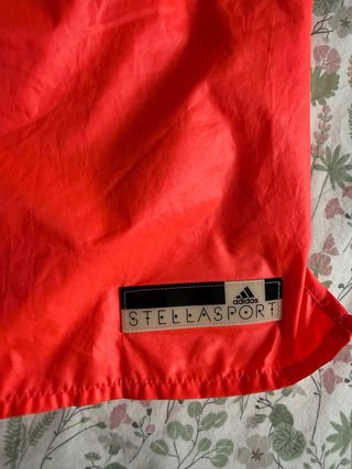 Pantalón corto Adidas by Stella McCartney rojo
