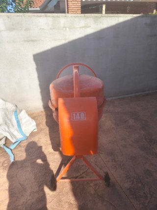 Hormigonera 140L Naranja,solo hay que  recoger en