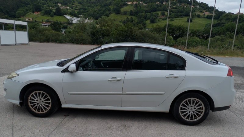 Renault Laguna 2011 - foto 1