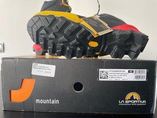 Botas Montaña La Sportiva Aequilibrium ST GTX 43