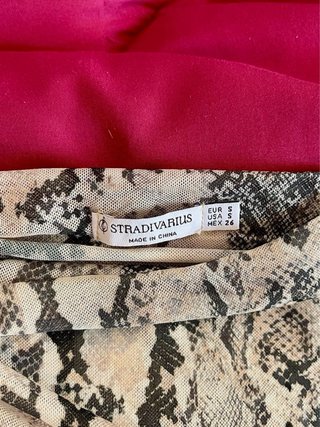 Blusa estampado serpiente Stradivarius | Drapeada