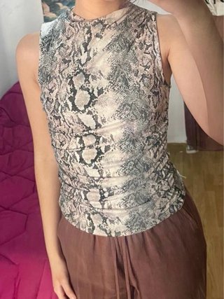 Blusa estampado serpiente Stradivarius | Drapeada