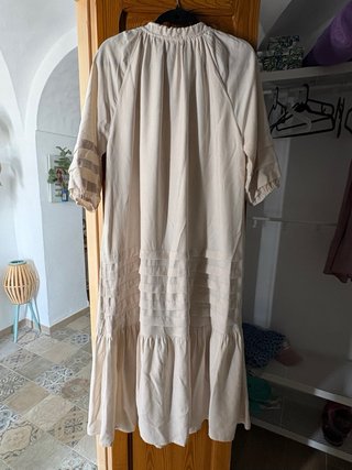 Vestido beige de mujer