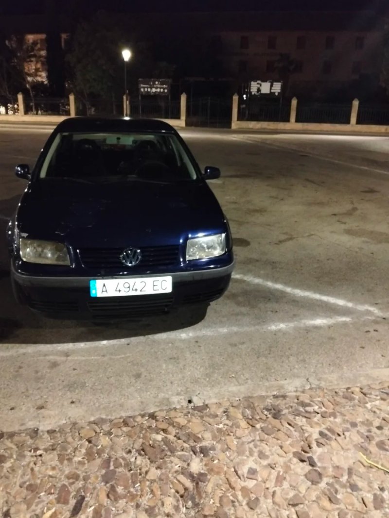 Volkswagen Bora 2000 - foto 1