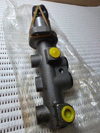 Cilindro principal de freno - BREMBO M 85 038