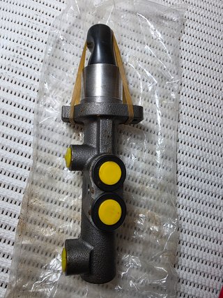 Cilindro principal de freno - BREMBO M 85 038