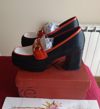 Mocasines plataforma negros y naranjas 37 de 110€