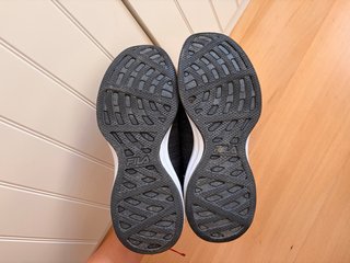 Zapatillas Fila Negras y Burdeos Talla 37