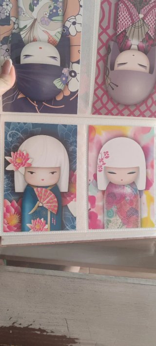 Collezione di photocards di bambole Kimidoll giapponesi