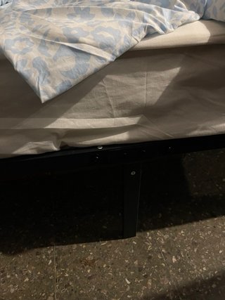 Cama individual con colchón y ropa de cama+2 manta