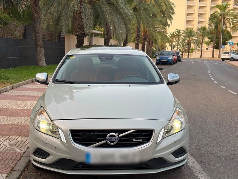 Volvo S60 2012 - foto 1