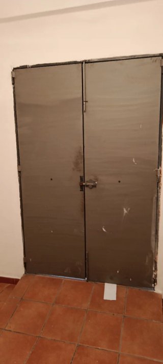 Puerta de cochera pequeña