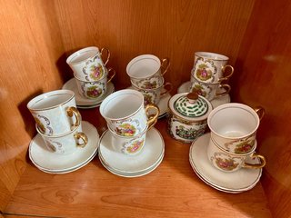 Juego de té vintage con platos