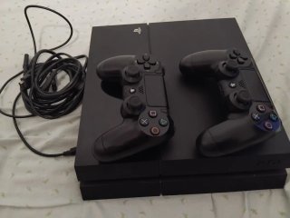PS4 Fat 500 GB + 2 mandos