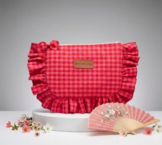Bolso de mano con volantes y lazo