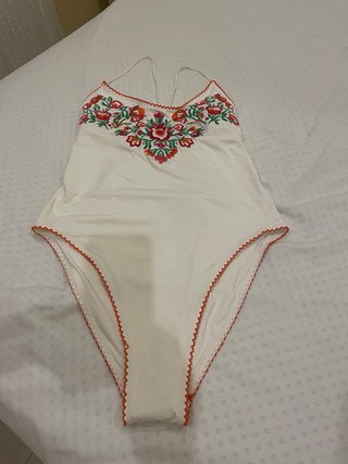 Bañador Zara bordado flores Talla XL NUEVO