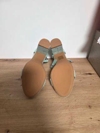 Zapatos de tacón verde