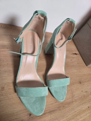 Zapatos de tacón verde