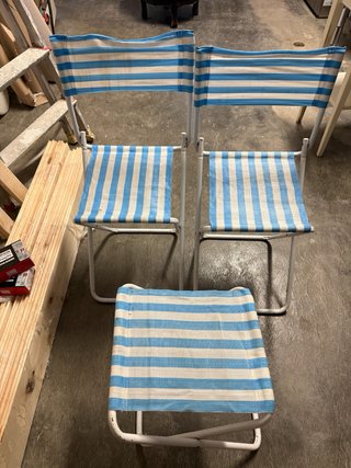 Tavolo portatile Stilac con sedie vintage