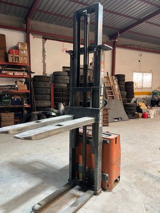 Traspaleta Eléctrica 24V Carga 1200kg