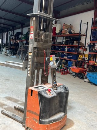 Traspaleta Eléctrica 24V Carga 1200kg
