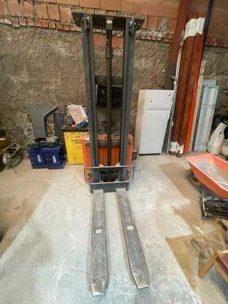 Traspaleta Eléctrica 24V Carga 1200kg