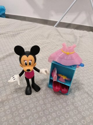 Muñeca Minnie Mouse con bolso y vestido rosa