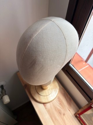 Maniquí cabeza beige y marrón
