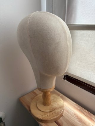 Maniquí cabeza beige y marrón