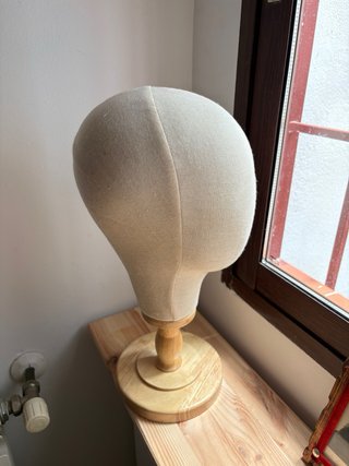 Maniquí cabeza beige y marrón