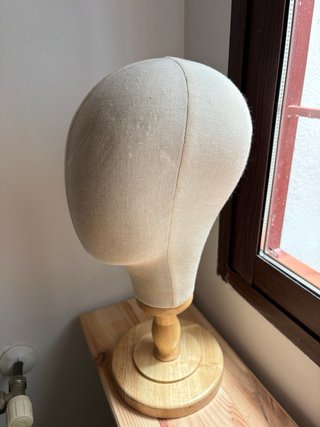 Maniquí cabeza beige y marrón