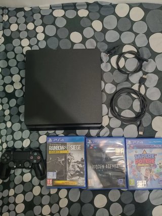 PS4 Slim + 3 Giochi