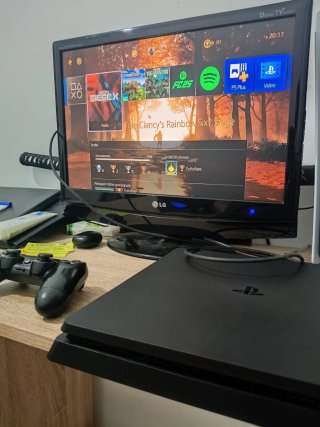 PS4 Slim + 3 Giochi