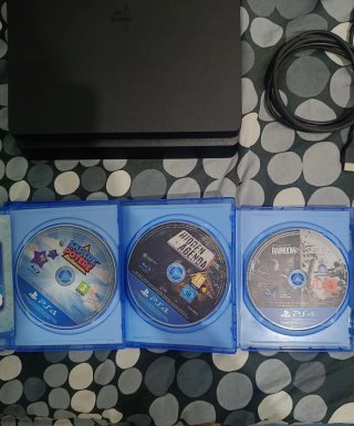 PS4 Slim + 3 Giochi