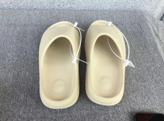 Adidas Yeezy Slide