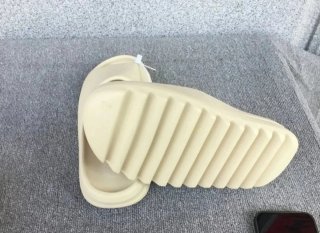 Adidas Yeezy Slide