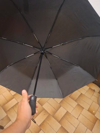 Paraguas negro plegable