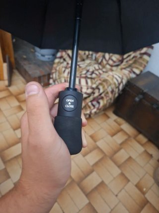 Paraguas negro plegable