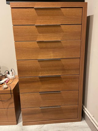 Cómoda de madera con 7 cajones