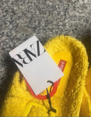 Chanclas de toalla amarillas