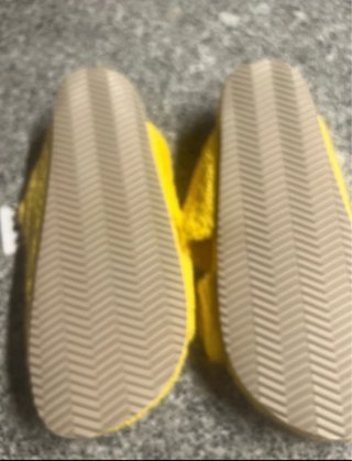 Chanclas de toalla amarillas
