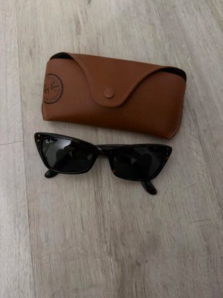 Gafas de sol Ray-Ban negras y marrones