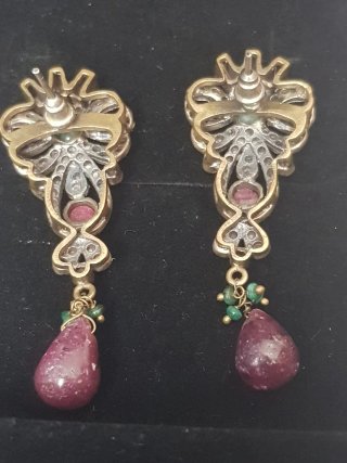 Argento antichi rubino e smeraldo e zirconi natu