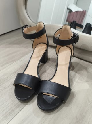 Sandalias negras tacón ancho