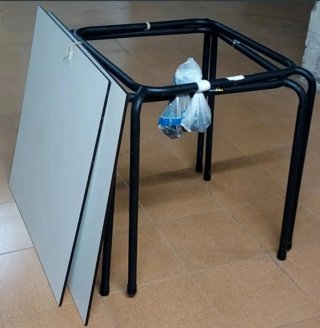 Tavoli Resol Smontabili in Metallo e Legno (a 25€ l'unità)