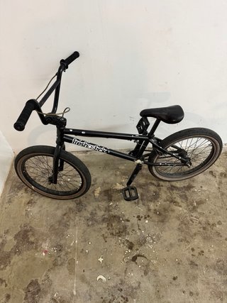 Bicicleta BMX negra