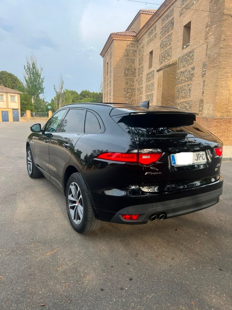 Jaguar F-Pace 2016 - foto 1