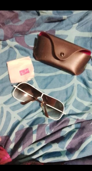 Gafas de sol Ray-Ban blancas y marrones
